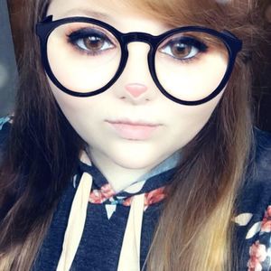 Meet your Posher, Danae